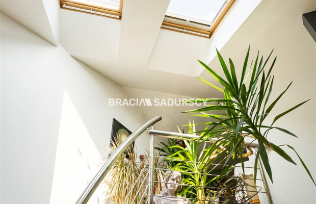 Płaszów, ul. Saska - 6 pokojowe o powierzchni 106 m². 
 
Dwupoziomowe, 6-pokojowe mieszkanie o łącznej powierzchni 106 m², w ty