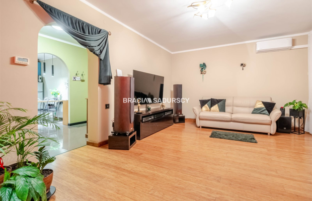 4 pokoje do zamieszkania z miejscem parkingowym 