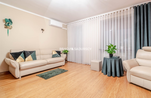 4 pokoje do zamieszkania z miejscem parkingowym 