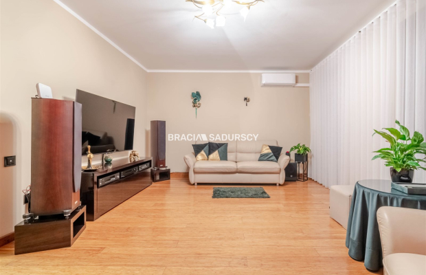 4 pokoje do zamieszkania z miejscem parkingowym 