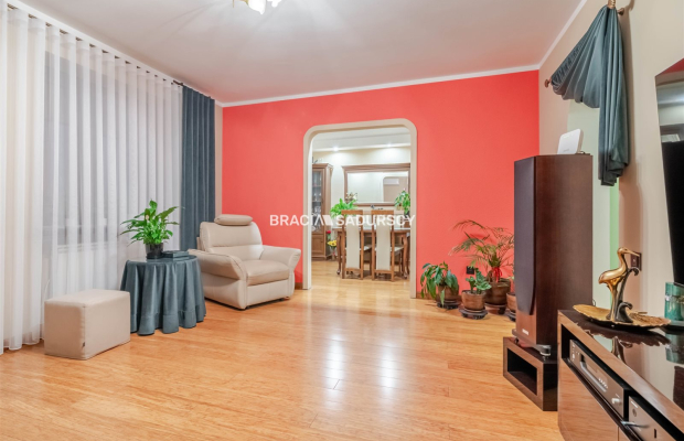 4 pokoje do zamieszkania z miejscem parkingowym 