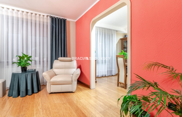 4 pokoje do zamieszkania z miejscem parkingowym 