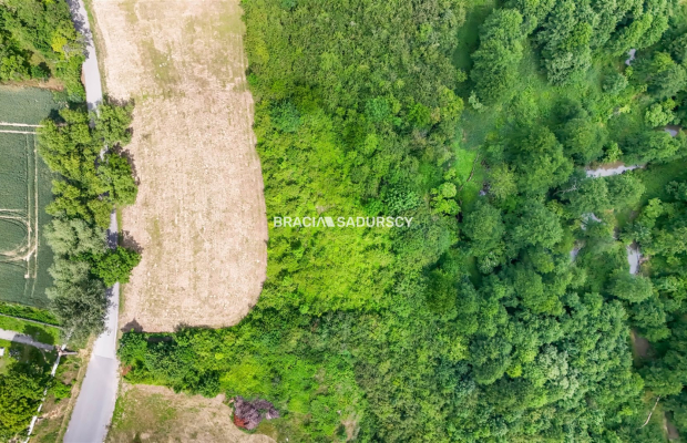 Działka jednorodzinno - usługowa / uzbrojona 