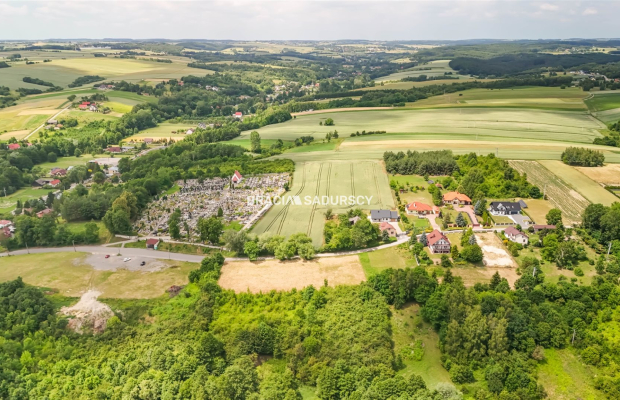 Działka jednorodzinno - usługowa / uzbrojona 