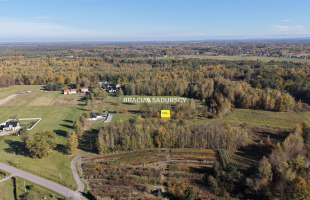 Działka budowlana o powierzchni  44 arów  położona w  Buczkowie, gmina Rzezawa, powiat bocheński  - idealna enklawa do budowy d