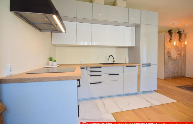 Prestiżowe mieszkanie, wyskoki standard, 2 balkony.