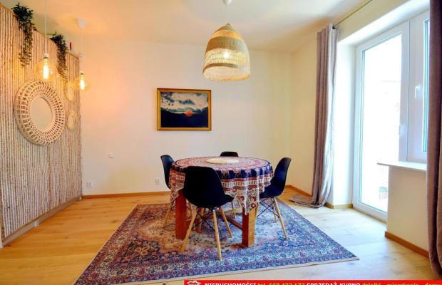 Prestiżowe mieszkanie, wyskoki standard, 2 balkony.