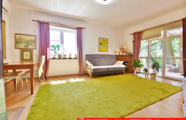 Zadbany dom do zamieszkania, ładna działka.