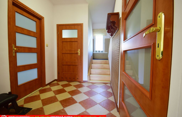 Zadbany dom do zamieszkania, ładna działka.