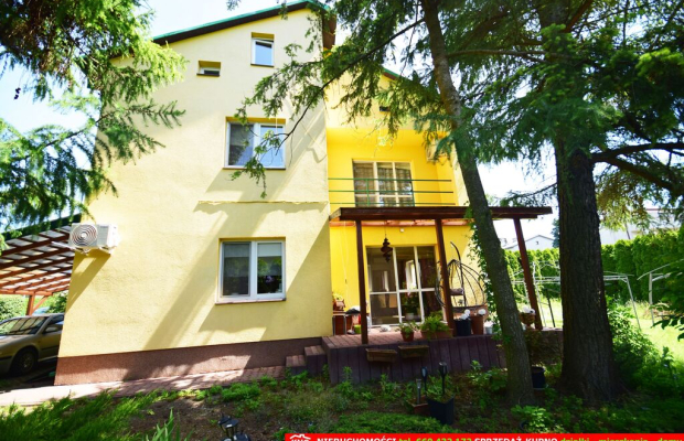 Zadbany dom do zamieszkania, ładna działka.