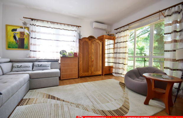 Zadbany dom do zamieszkania, ładna działka.