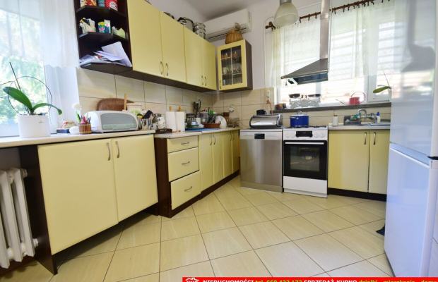 Zadbany dom do zamieszkania, ładna działka.