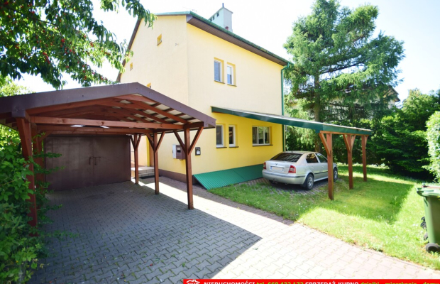 Zadbany dom do zamieszkania, ładna działka.