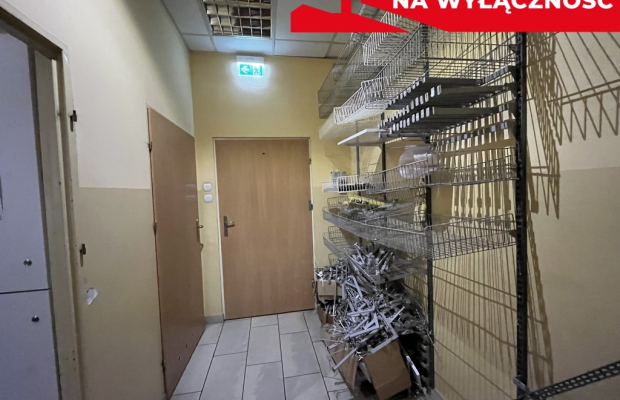 Lokal handlowy 180 m kw.  w centrum Dęblina.