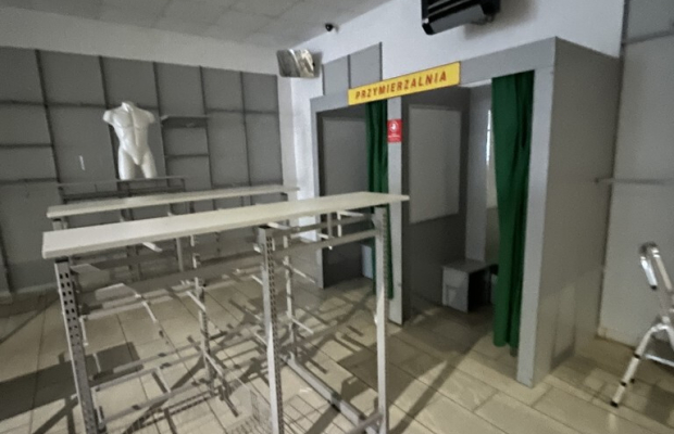 Lokal handlowy 180 m kw.  w centrum Dęblina.