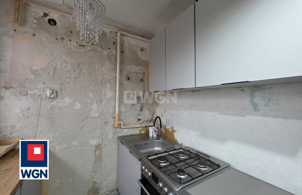 Nowa Sól, mieszkanie, kawalerka, 28 m2, sprzedam 199 000zł.  
 
Na sprzedaż kawalerka składająca się jednego pokoju, kuchni, pr