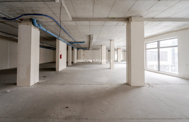 Lokal usługowy w stanie deweloperskim -706 m