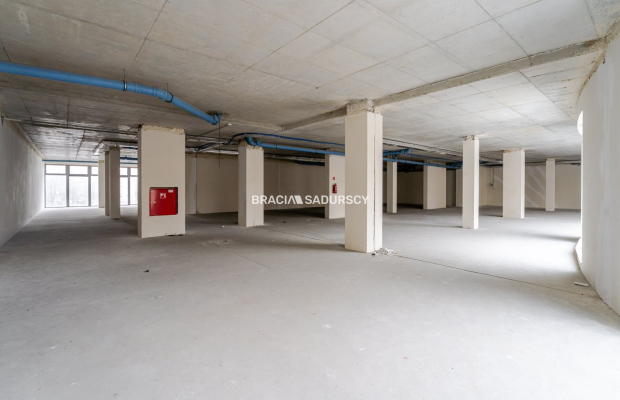 Lokal usługowy w stanie deweloperskim -706 m