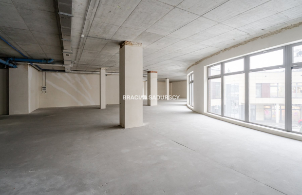 Lokal usługowy w stanie deweloperskim -706 m