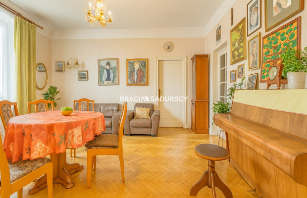 102m2, ścisłe Centrum, klimatycznie w kamienicy