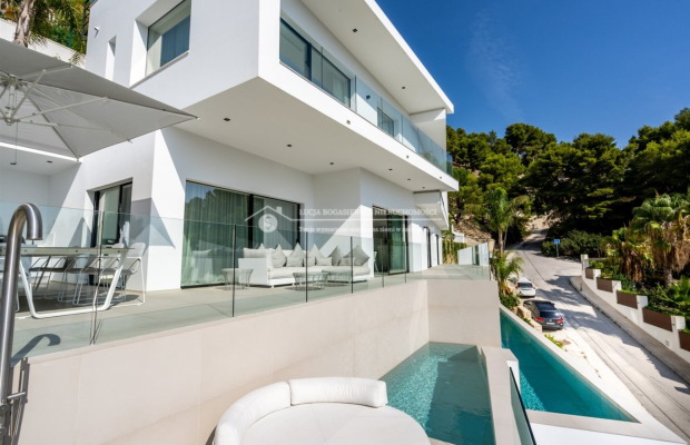 WILLA SIBILA - TWOJA OAZA LUKSUSU NAD MORZEM  

 Zaledwie 300 metrów od malowniczej plaży Cala Portitxol w prestiżowej urbaniza