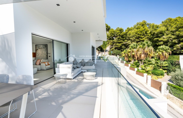 WILLA SIBILA - TWOJA OAZA LUKSUSU NAD MORZEM  

 Zaledwie 300 metrów od malowniczej plaży Cala Portitxol w prestiżowej urbaniza