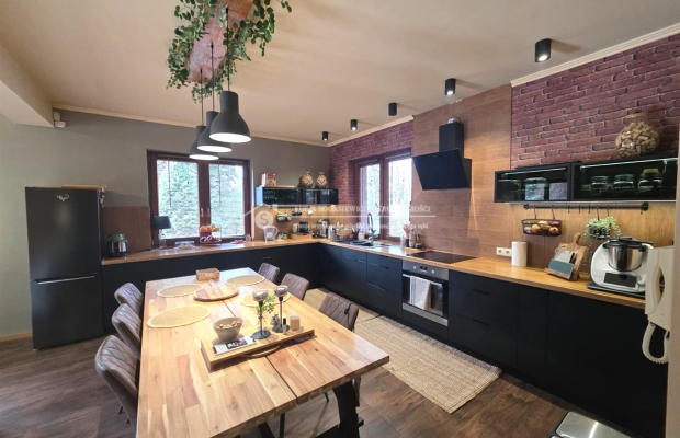 Rezydencja w Jaworzu | 242,5 m² | 18 arów | basen | prestiżowa lokalizacja  

 Na sprzedaż  wyjątkowa rezydencja w Jaworzu , za