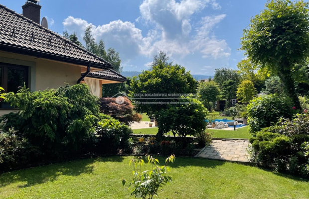 Rezydencja w Jaworzu | 242,5 m² | 18 arów | basen | prestiżowa lokalizacja  

 Na sprzedaż  wyjątkowa rezydencja w Jaworzu , za