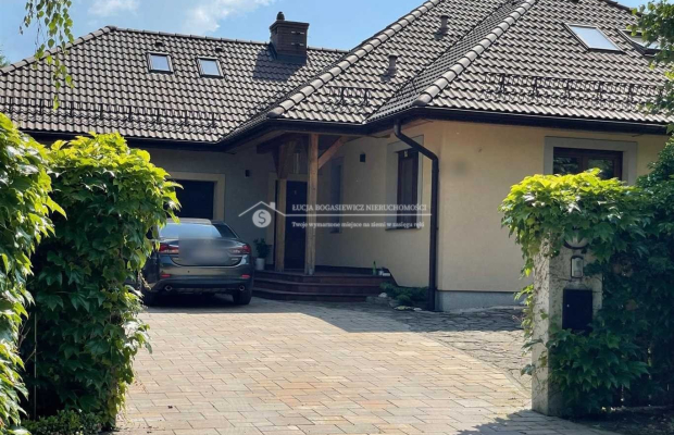 Rezydencja w Jaworzu | 242,5 m² | 18 arów | basen | prestiżowa lokalizacja  

 Na sprzedaż  wyjątkowa rezydencja w Jaworzu , za