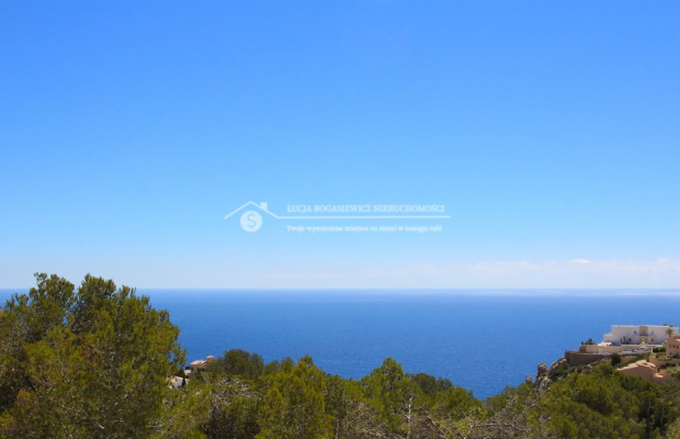 Już dziś spełnij swoje marzenie o pięknej willi w słonecznej Hiszpanii na najpiękniejszym wybrzeżu Costa Blanca! Nowoczesna wil