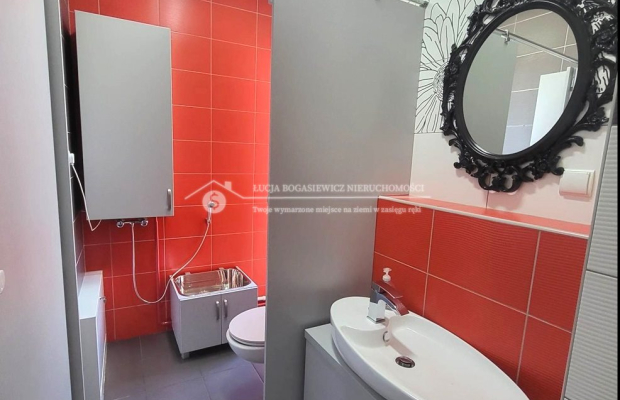 Szukasz miejsca dobrze skomunikowanego pod swój biznes?  

 Mamy dla Ciebie lokal handlowo-usługowo-biurowy w budynku na I pięt