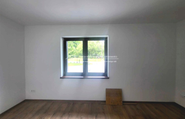 Szukasz miejsca dobrze skomunikowanego pod swój biznes?  

 Mamy dla Ciebie lokal handlowo-usługowo-biurowy w budynku na parter