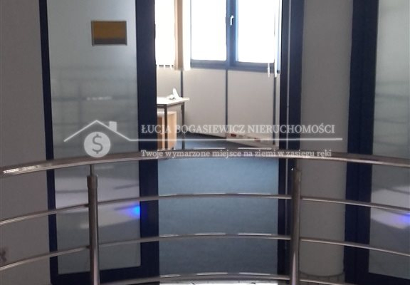 Szukasz miejsca dobrze skomunikowanego pod swój biznes? 

 Mamy dla Ciebie odremontowane lokale usługowo-biurowe w eleganckim b