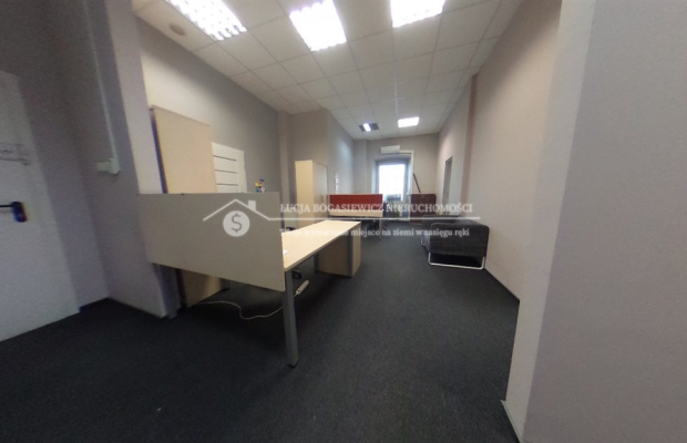 Szukasz miejsca dobrze skomunikowanego pod swój biznes?  

 Mamy dla Ciebie 3 lokale usługowo-biurowe w budynku z zabytkową kla