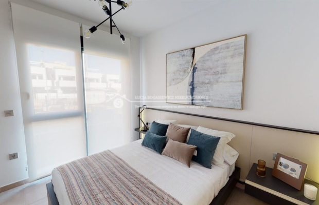 Mieszkanie z prywatnym ogrodem, 800m od morza 

 Komfortowa nieruchomość położona w  nowoczesnym kompleksie  mieszkaniowym, któ