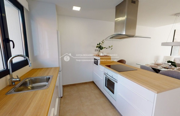 Mieszkanie z prywatnym ogrodem, 800m od morza 

 Komfortowa nieruchomość położona w  nowoczesnym kompleksie  mieszkaniowym, któ