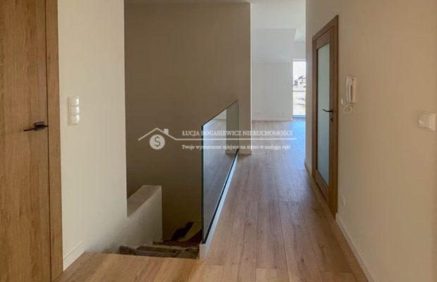 Na sprzedaż - 3-pokojowe mieszkanie z balkonem | Budynek G, Piętro 1 | Stan deweloperski 
 
Oferujemy przestronne mieszkanie o 