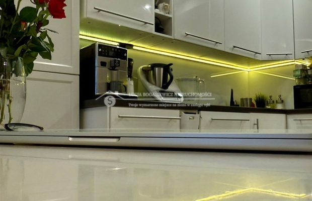 Na sprzedaż: 3-pokojowe mieszkanie 61,10 m² z dwoma balkonami i garażem | Zielona okolica | Wysoki parter 

 Zapraszamy do zapo