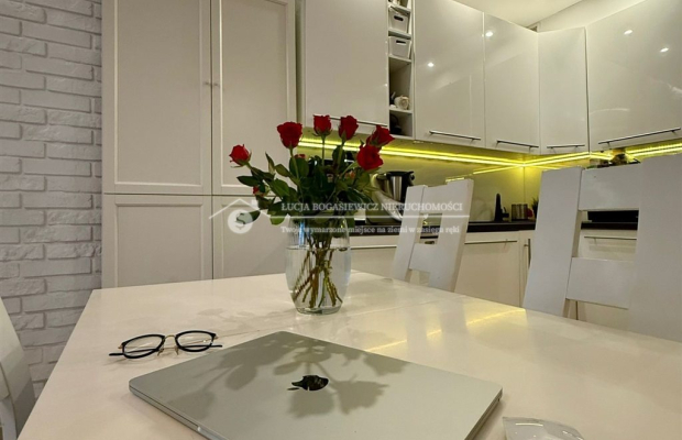 Na sprzedaż: 3-pokojowe mieszkanie 61,10 m² z dwoma balkonami i garażem | Zielona okolica | Wysoki parter 

 Zapraszamy do zapo