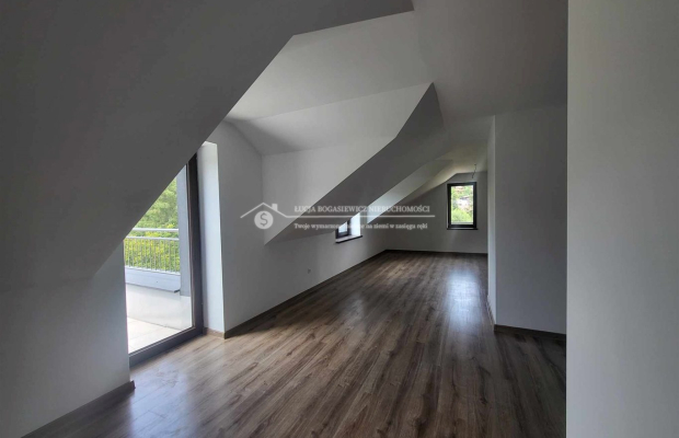 Przestronny, trzypokojowy apartament o pow. ponad 100 m2 z balkonem i 38 m tarasem z bajecznym widokiem na góry w doskonałej lo