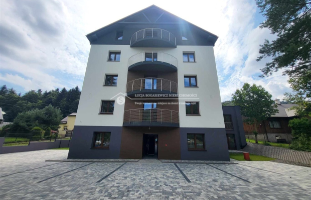 Przestronny, trzypokojowy apartament o pow. ponad 100 m2 z balkonem i 38 m tarasem z bajecznym widokiem na góry w doskonałej lo