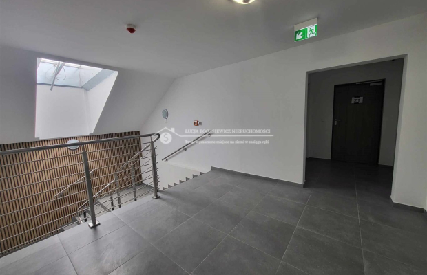 Przestronny, trzypokojowy apartament o pow. ponad 100 m2 z balkonem i 38 m tarasem z bajecznym widokiem na góry w doskonałej lo