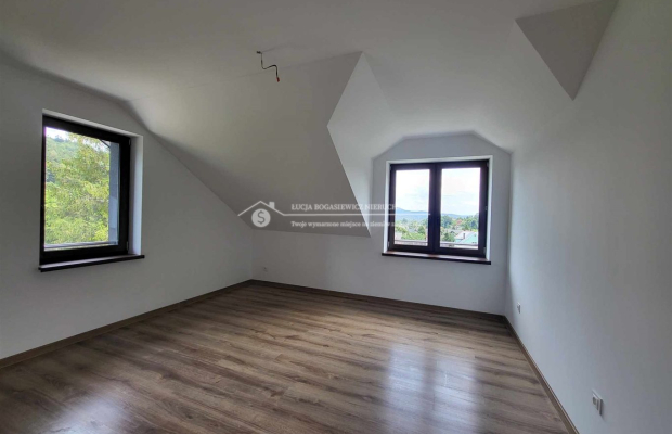 Przestronny, trzypokojowy apartament o pow. ponad 100 m2 z balkonem i 38 m tarasem z bajecznym widokiem na góry w doskonałej lo