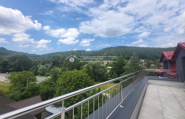 Przestronny, trzypokojowy apartament o pow. ponad 100 m2 z balkonem i 38 m tarasem z bajecznym widokiem na góry w doskonałej lo