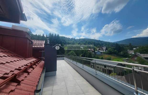 Przestronny, trzypokojowy apartament o pow. ponad 100 m2 z balkonem i 38 m tarasem z bajecznym widokiem na góry w doskonałej lo