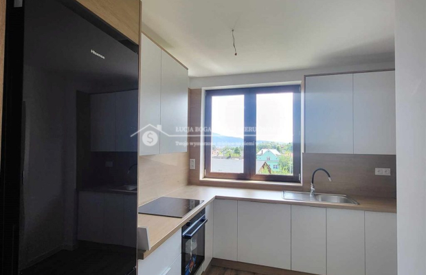 Nowoczesne 2-pokojowe mieszkanie w doskonałej lokalizacji w Bystrej, idealne dla osób ceniących aktywny styl życia i bliskość n