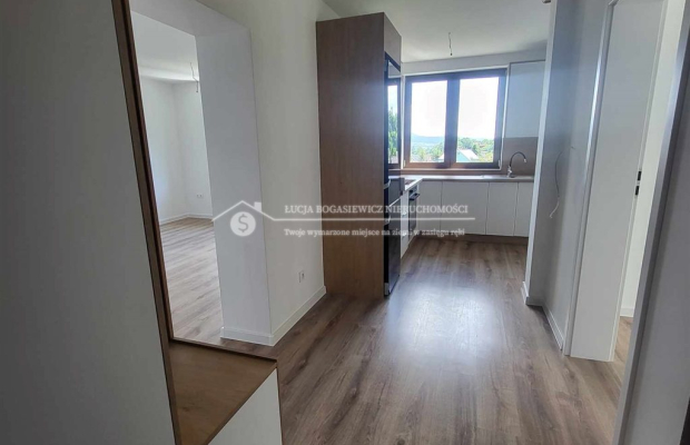 Nowoczesne 2-pokojowe mieszkanie w doskonałej lokalizacji w Bystrej, idealne dla osób ceniących aktywny styl życia i bliskość n