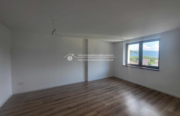 Nowoczesne 2-pokojowe mieszkanie w doskonałej lokalizacji w Bystrej, idealne dla osób ceniących aktywny styl życia i bliskość n