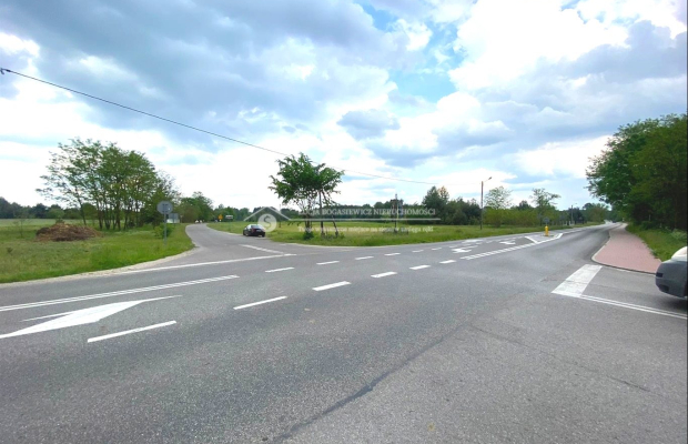 Na sprzedaż działka budowlana o pow. 41 064  m2. W dobrej lokalizacji drogi powiatowej prowadzącej na Nisko, Stalową Wolę.  

 