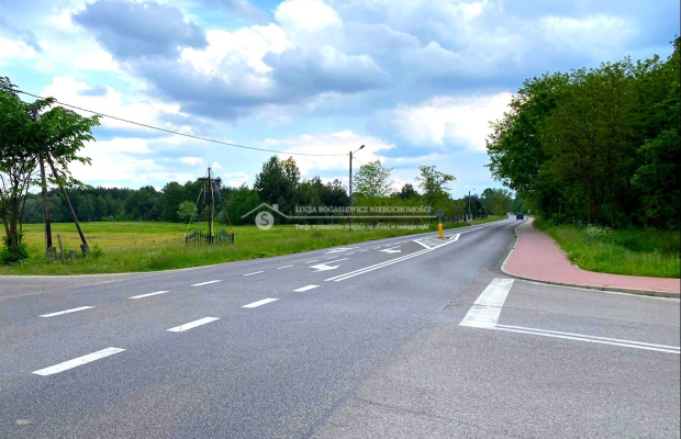 Na sprzedaż działka budowlana o pow. 41 064  m2. W dobrej lokalizacji drogi powiatowej prowadzącej na Nisko, Stalową Wolę.  

 